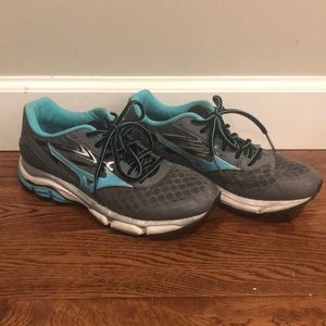 Mizuno 8.5 Running Shoes